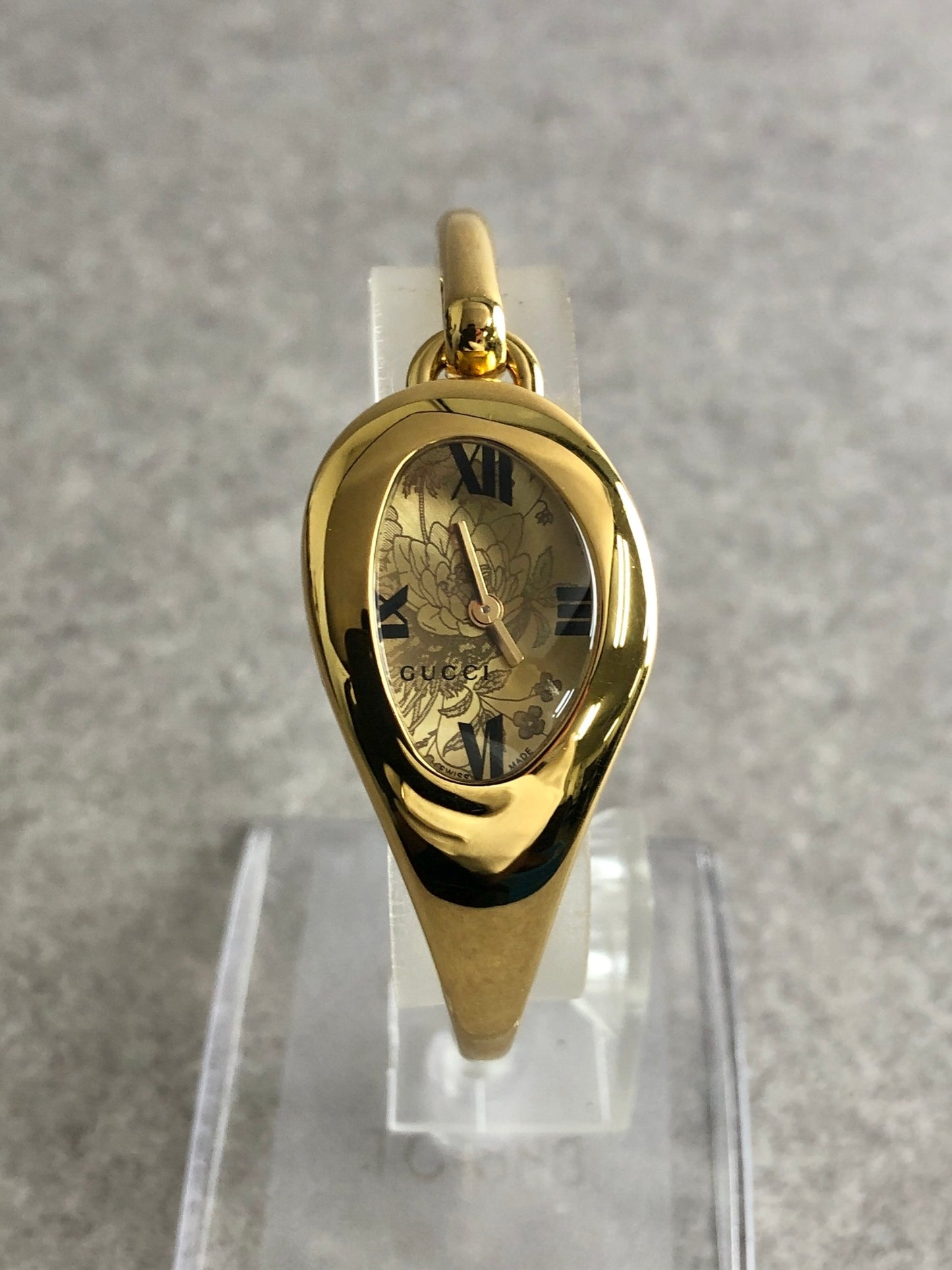 GUCCI Logo Bangle Quartz Watch Gold 103 Vintage 3dvc5d