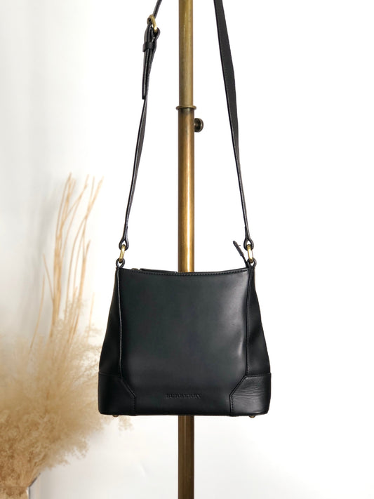BURBERRY Logo Embossed Shoulder bag Black Vintage h85zzd