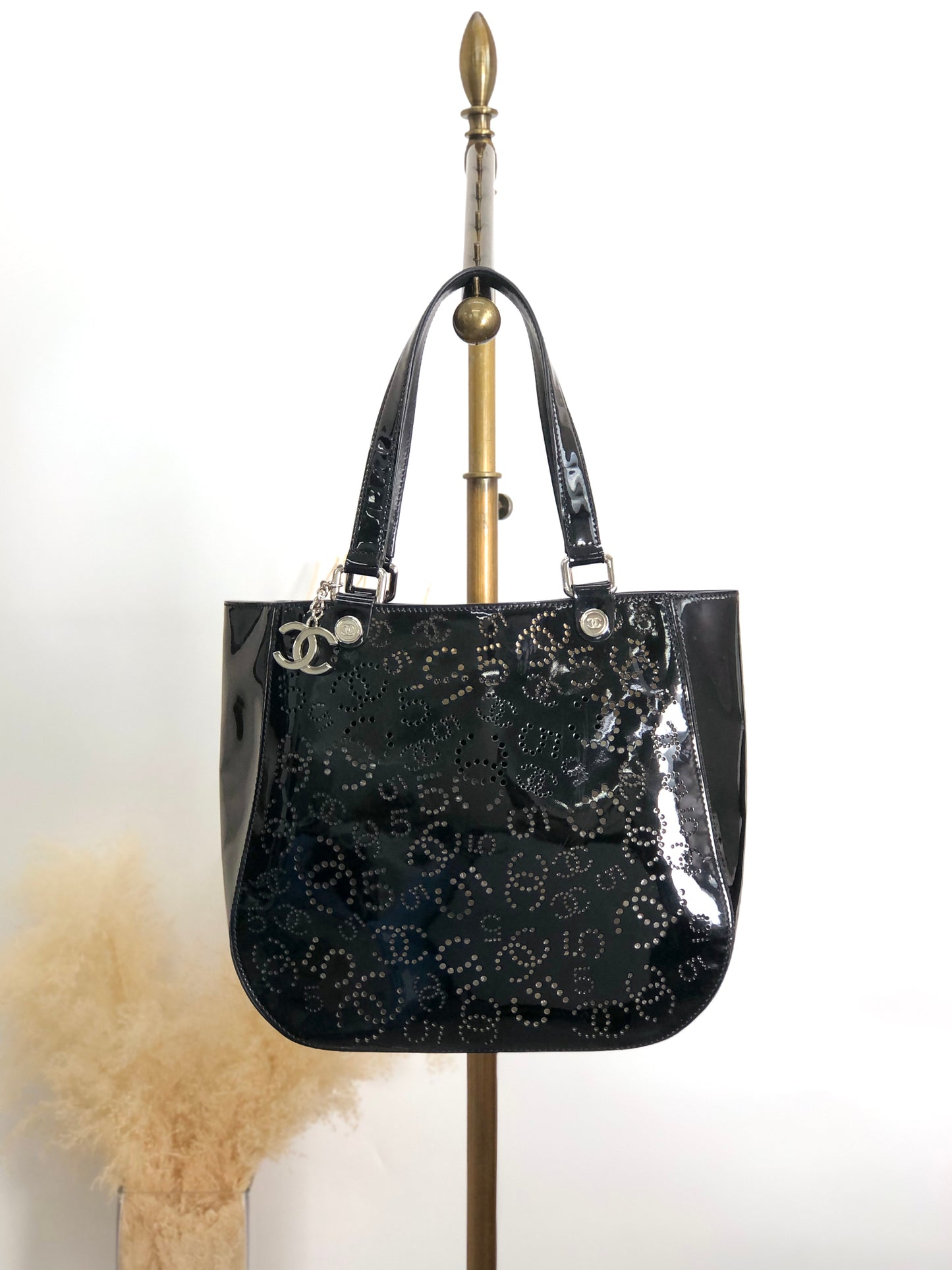 CHANEL Coco Mark Totebag Black Vintage xpyt38