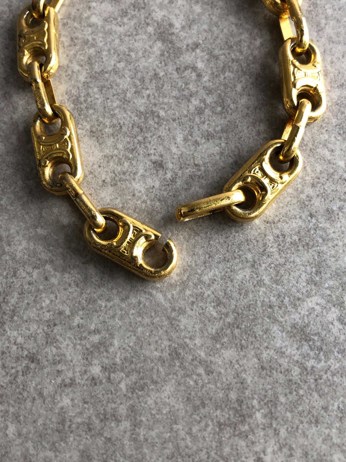 CELINE Blason Bracelet Gold Vintage nw8zjk
