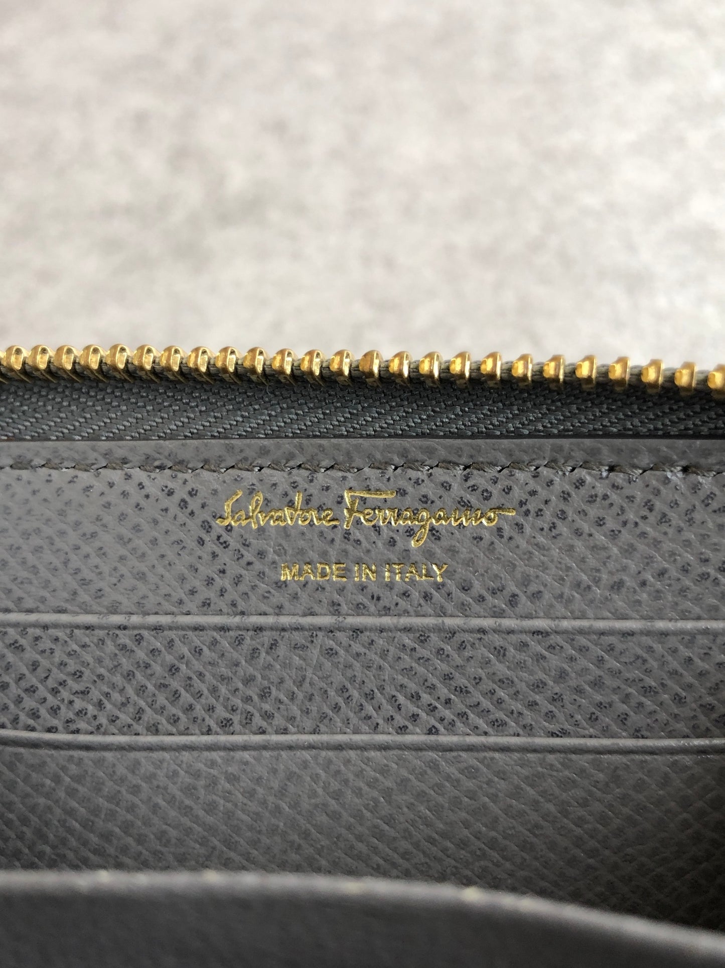 Salvatore Ferragamo Vala Ribbon Coin Purse Card holder Gray Vintage bvh27m