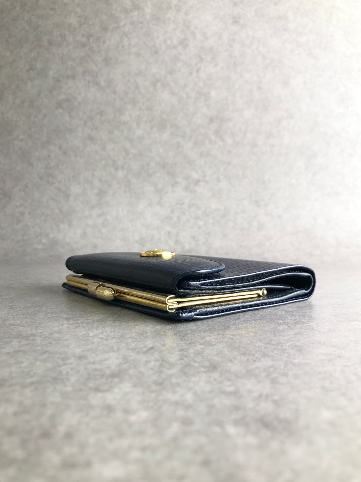 Christian Dior CD 標誌金屬扣折疊錢包海軍藍復古款 6c2pn7