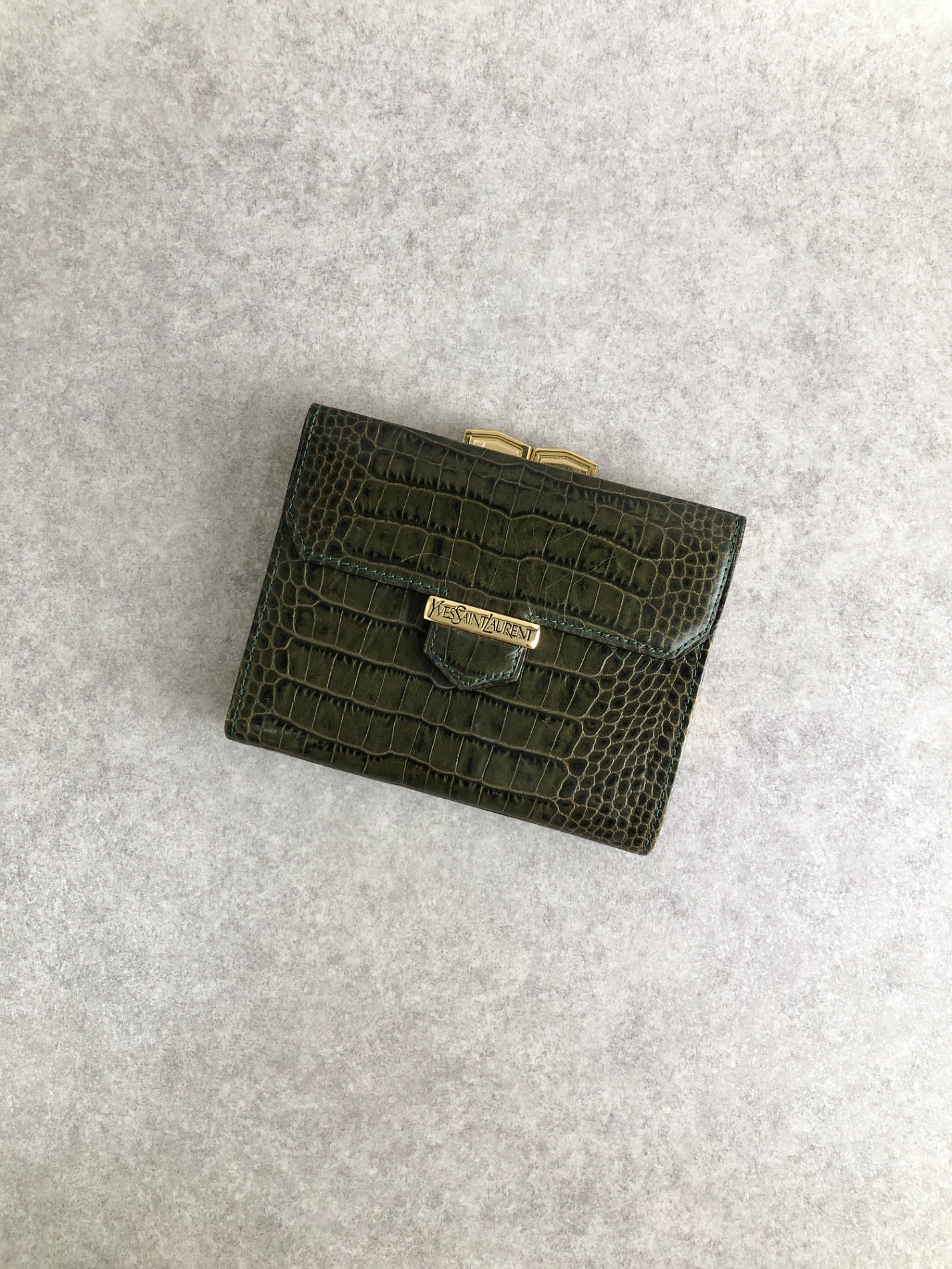 Yves Saint Laurent 金屬扣環折疊錢包 綠色復古 pk8u8c