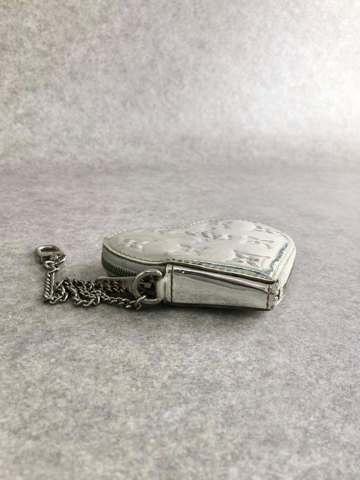 LOUIS VUITTON Heart Motif Coin Purse Silver M93566 Vintage cnid4w