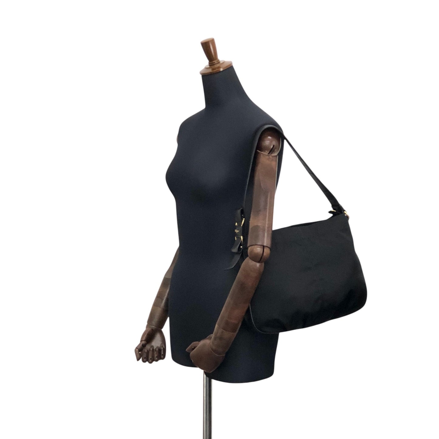 Salvatore Ferragamo Ribbon Shoulder bag Black Vintage n4v8km