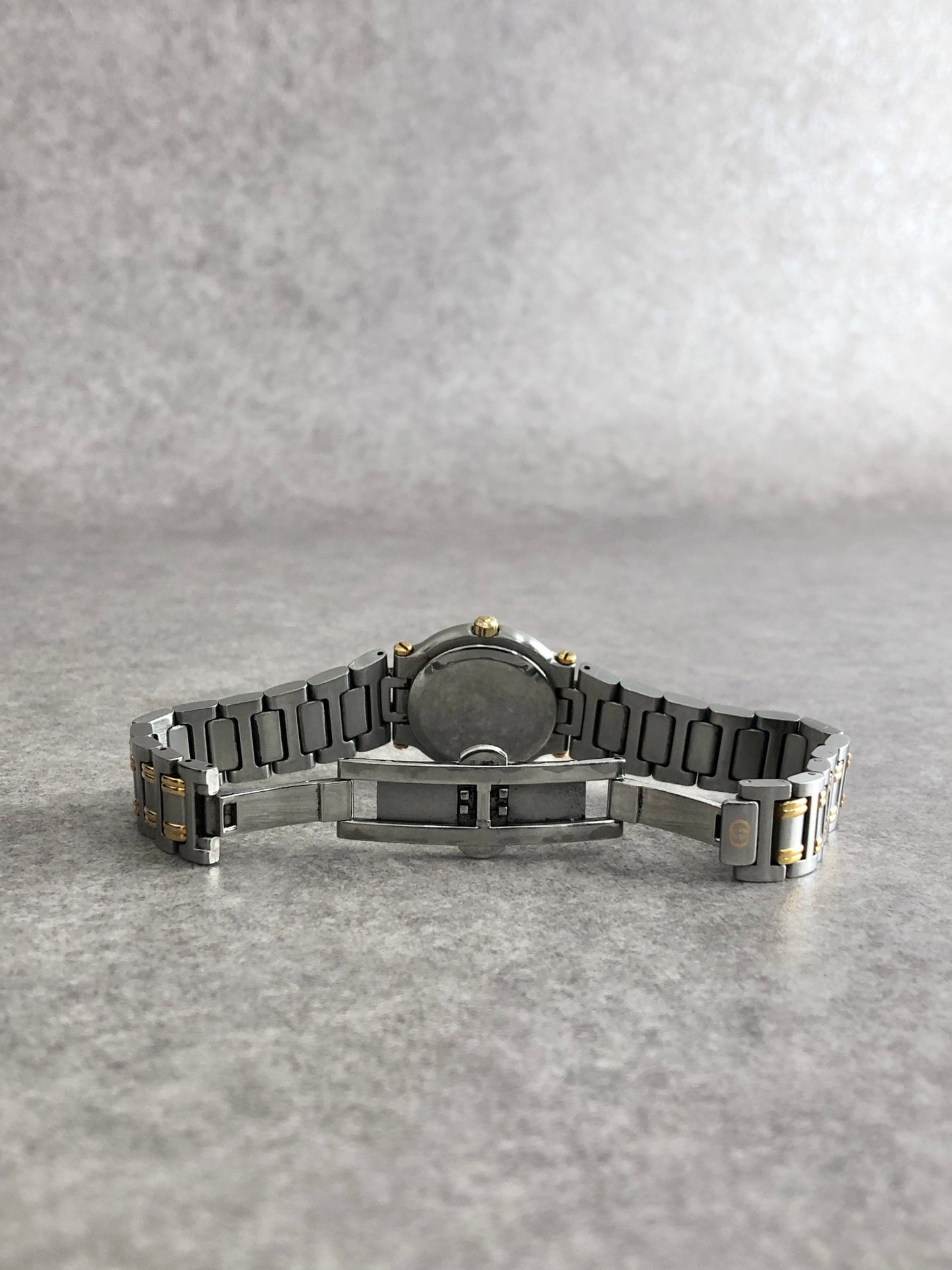 GUCCI Logo Watch Gold×Silver 9000L Vintage r37ids