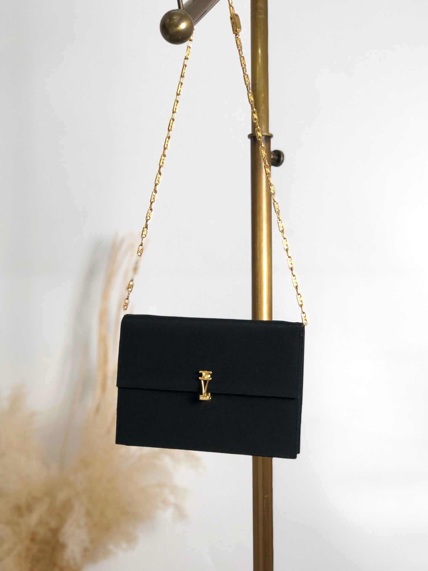 CELINE Triomphe Chain Shoulder bag Black Vintage 7i7ugg