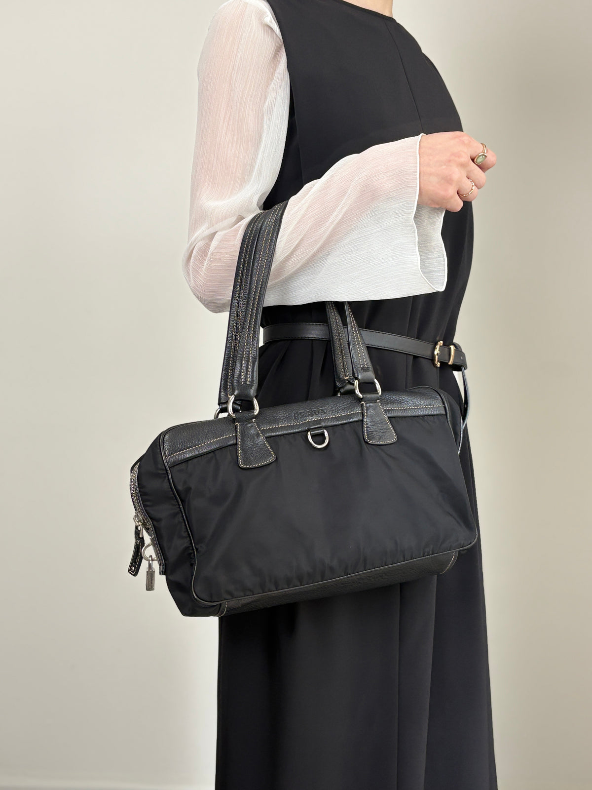 PRADA Logo Boston bag Totebag Black Vintage b57rj5