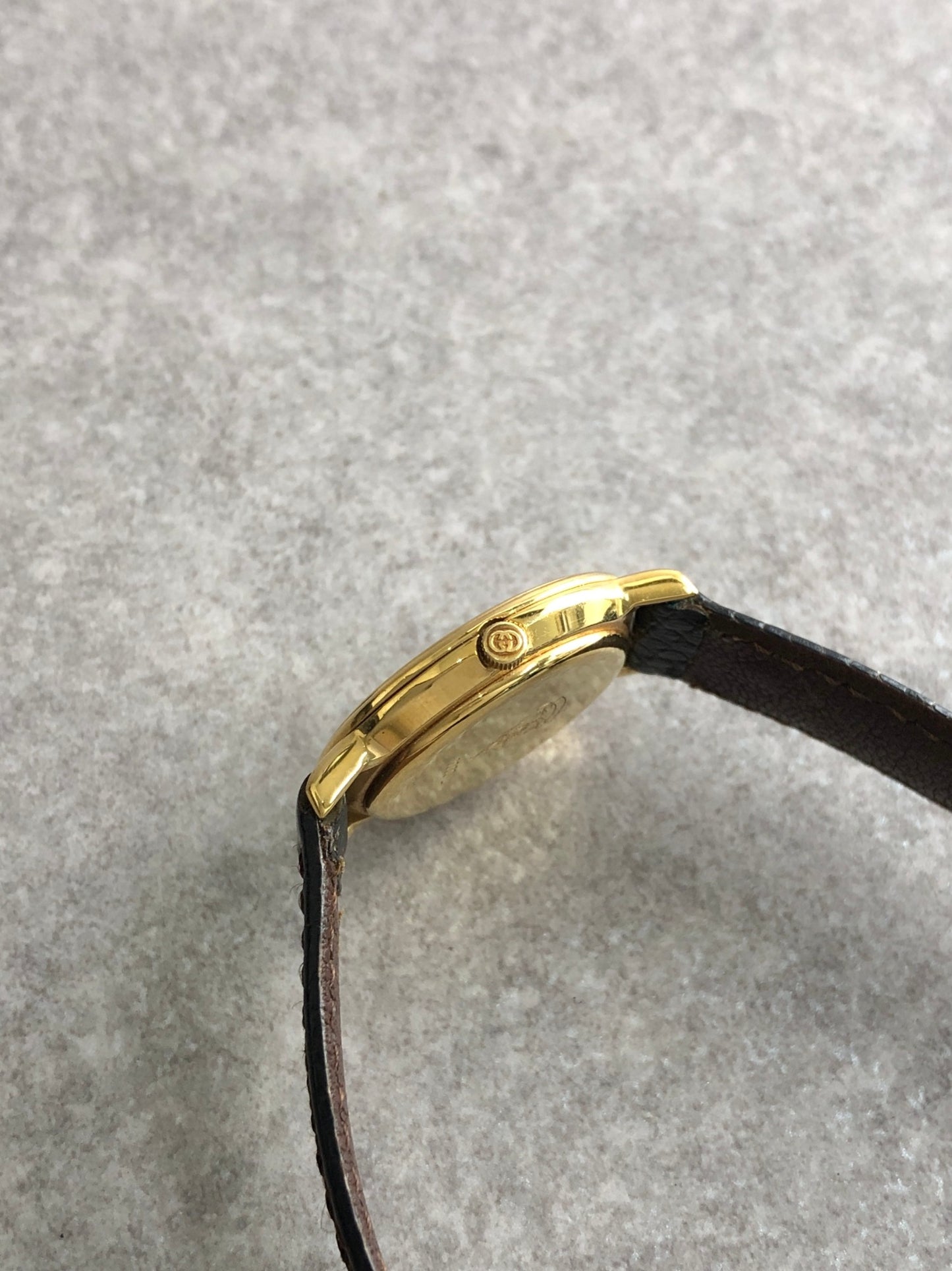 GUCCI Logo Watch Black 3000L Vintage upizt7