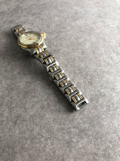 GUCCI Logo Watch Silver×Gold 9040L Vintage vh83fz