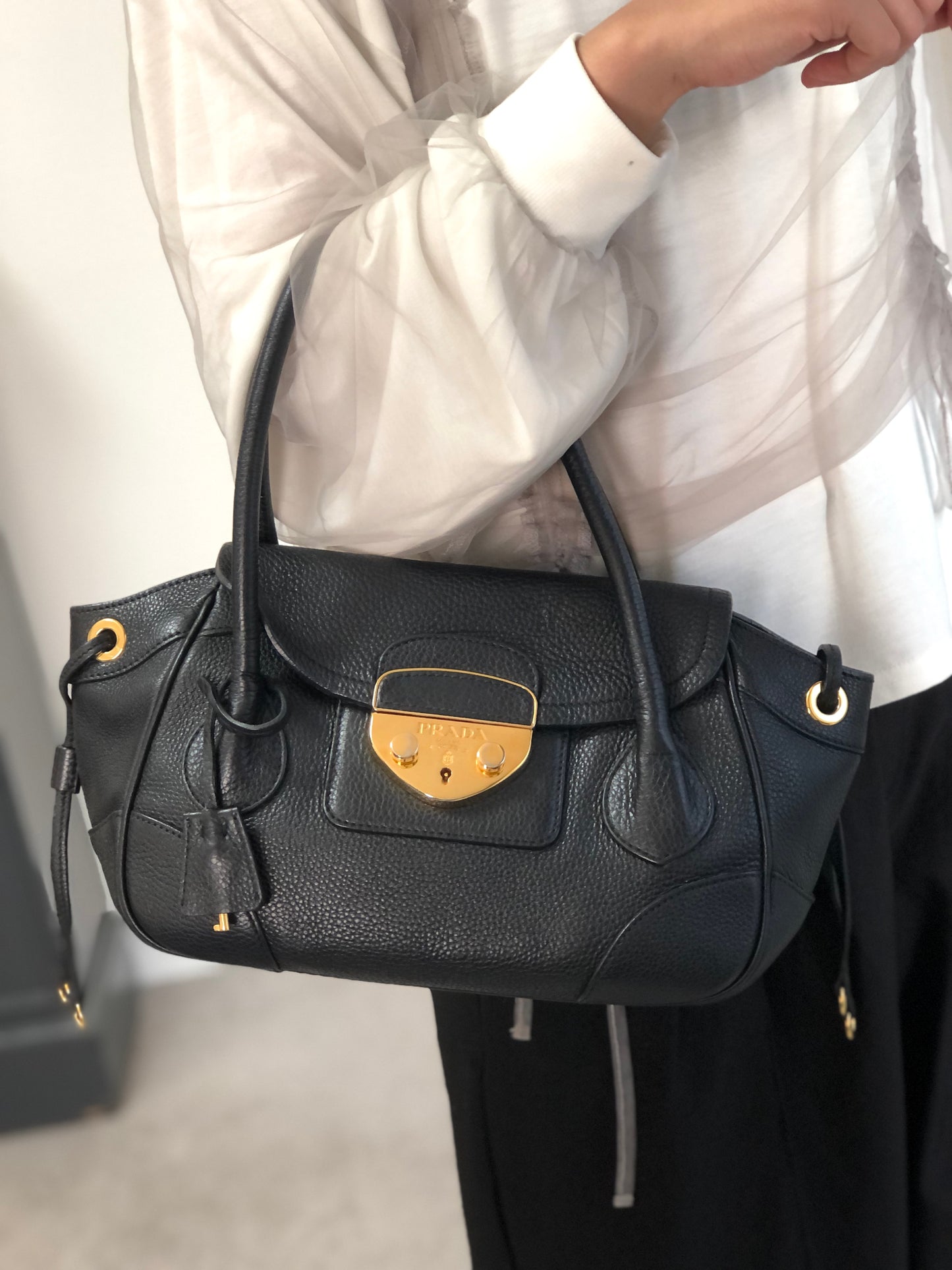 PRADA Logo Lock Handbag Black Vintage 7dwdcx