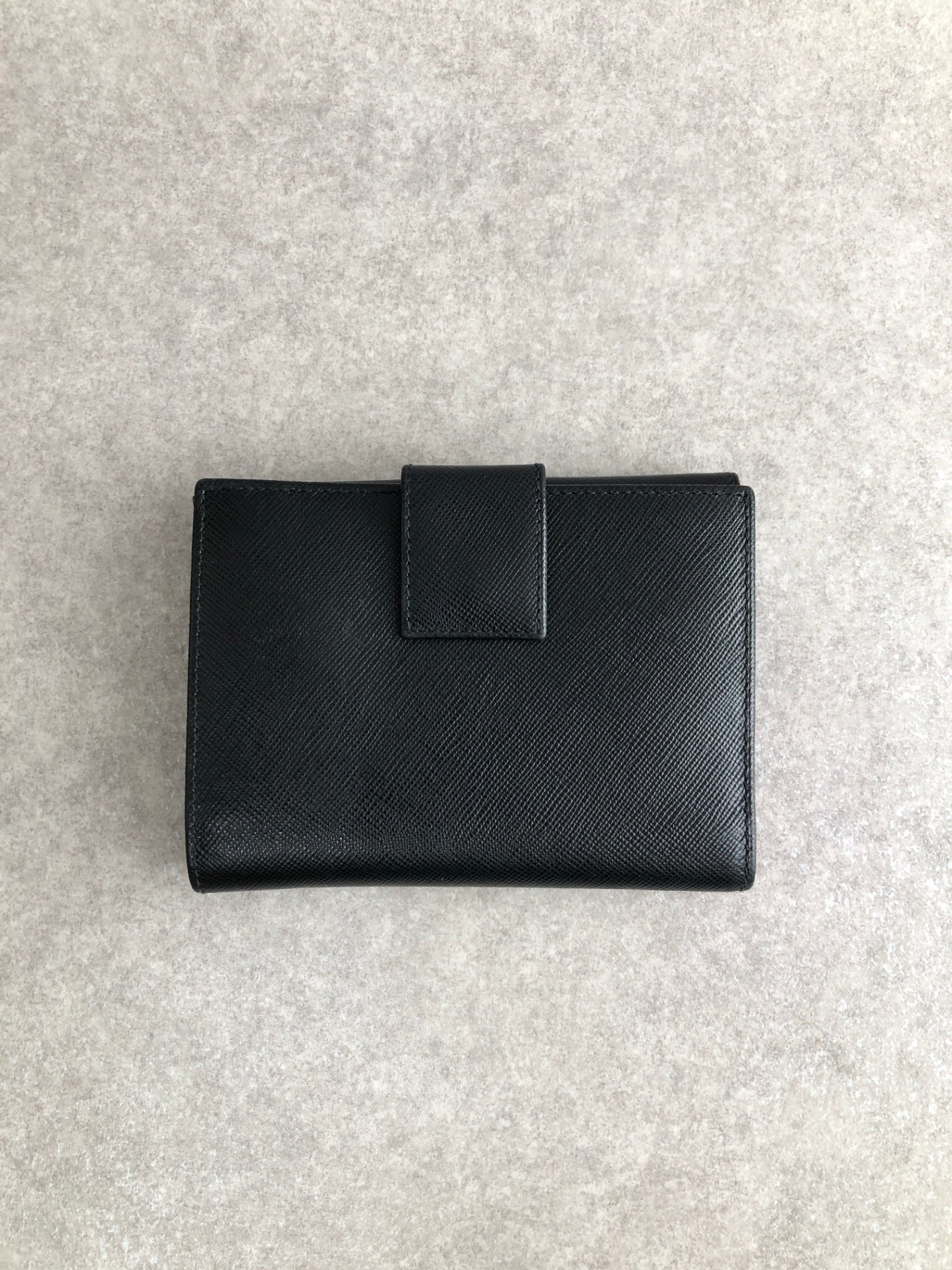 PRADA 三角形標誌折疊皮夾 黑色復古 agipjp