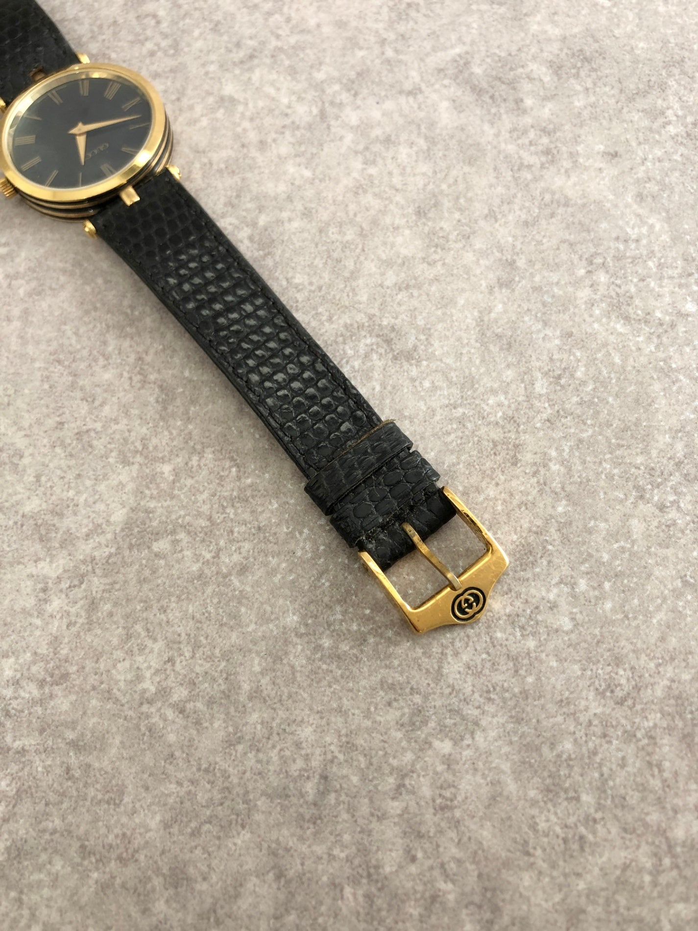 GUCCI Logo Watch Black×Gold Vintage 8bm2vw
