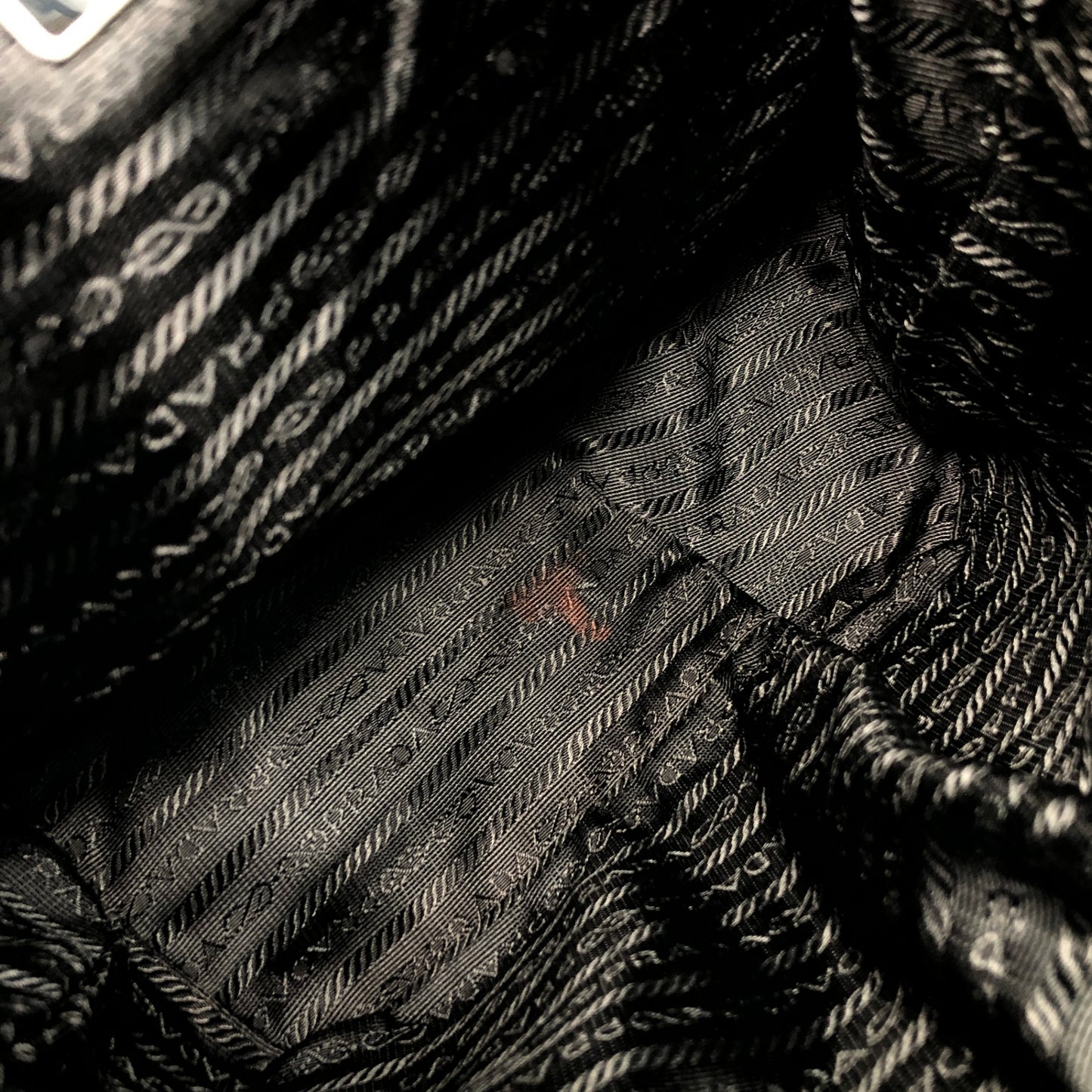 PRADA 三角形標誌雙口袋背包黑色復古 482mjk