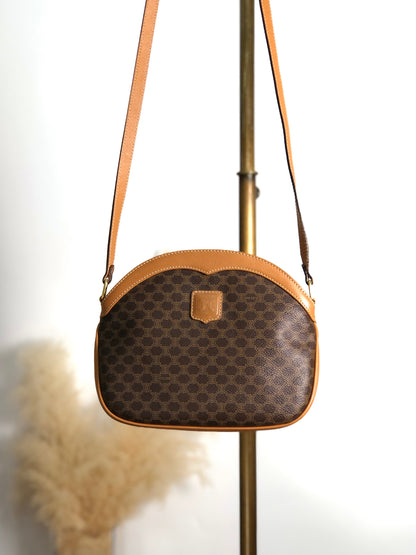 CELINE Macadam Blason Shoulder bag Brown Vintage gyf3yb