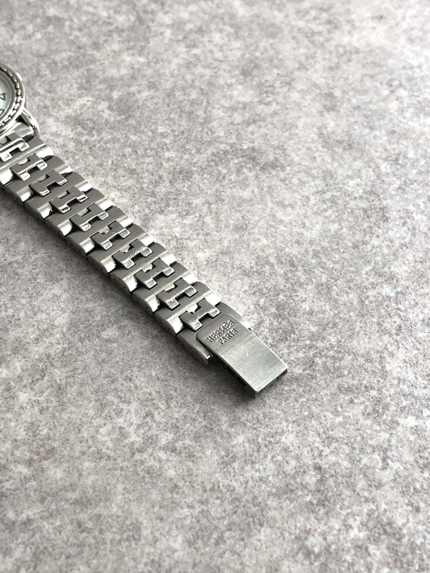 HERMES Serie 石英腕錶銀色復古 nhc2dv