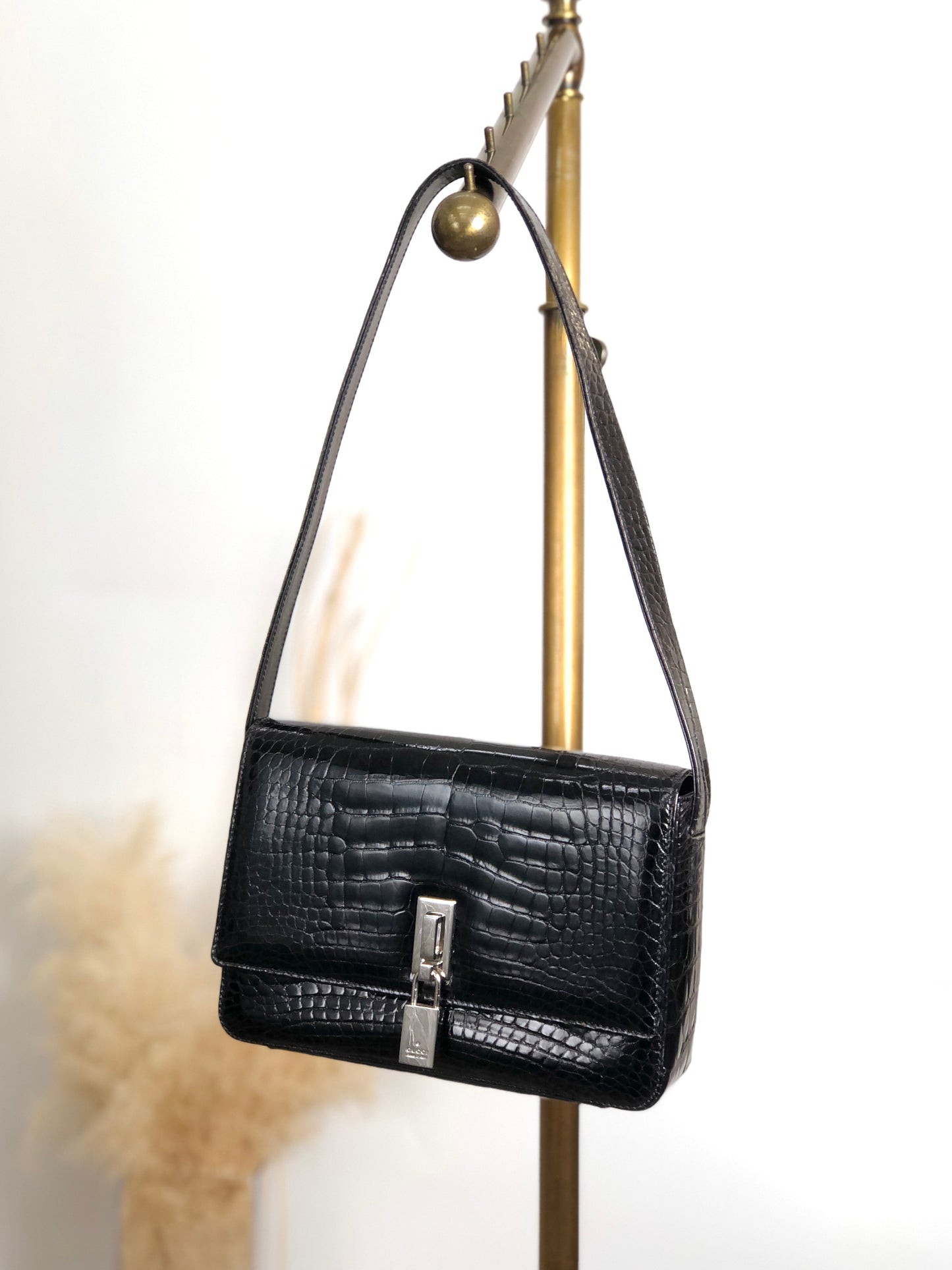 GUCCI Logo Shoulder bag Black Vintage is2idc