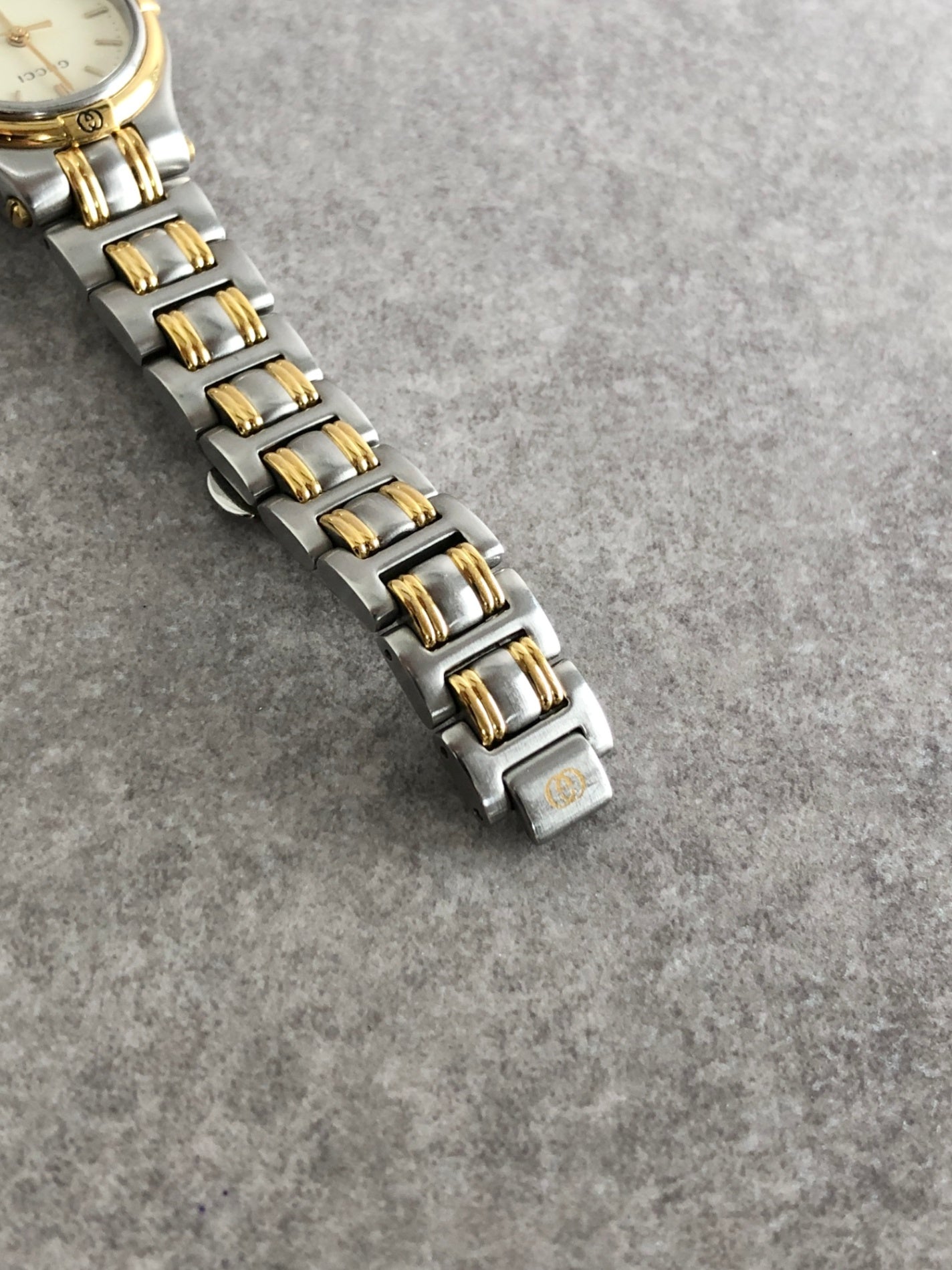 GUCCI Logo Quartz Watch Gold×Silver 9040L Vintage 7jggkd
