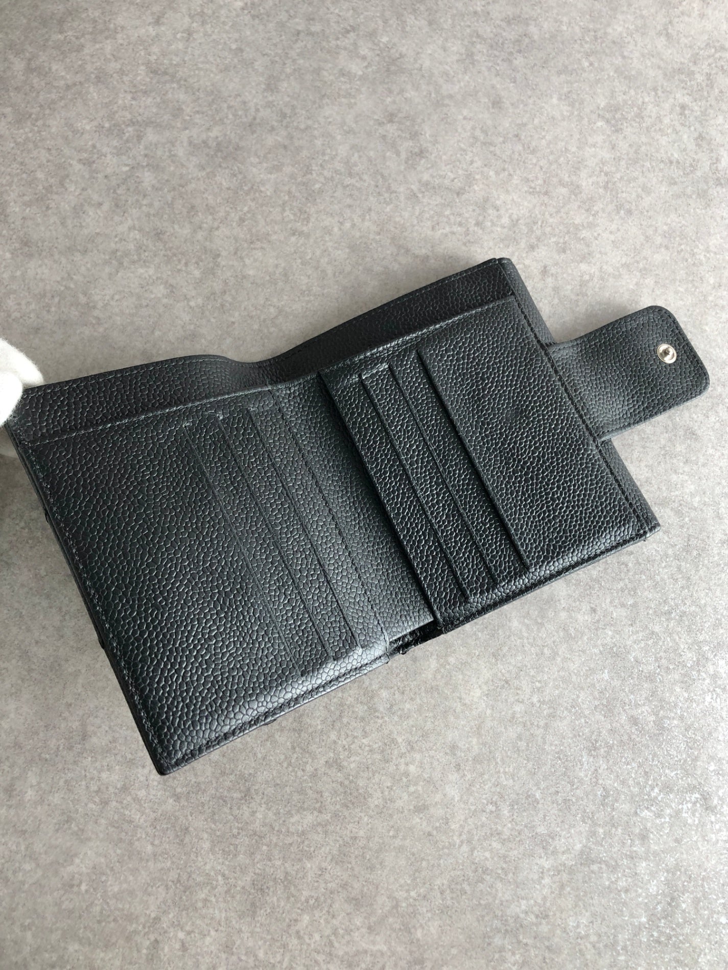 CHANEL Chocolate Bar Folded Wallet Black Vintage 2r56zg