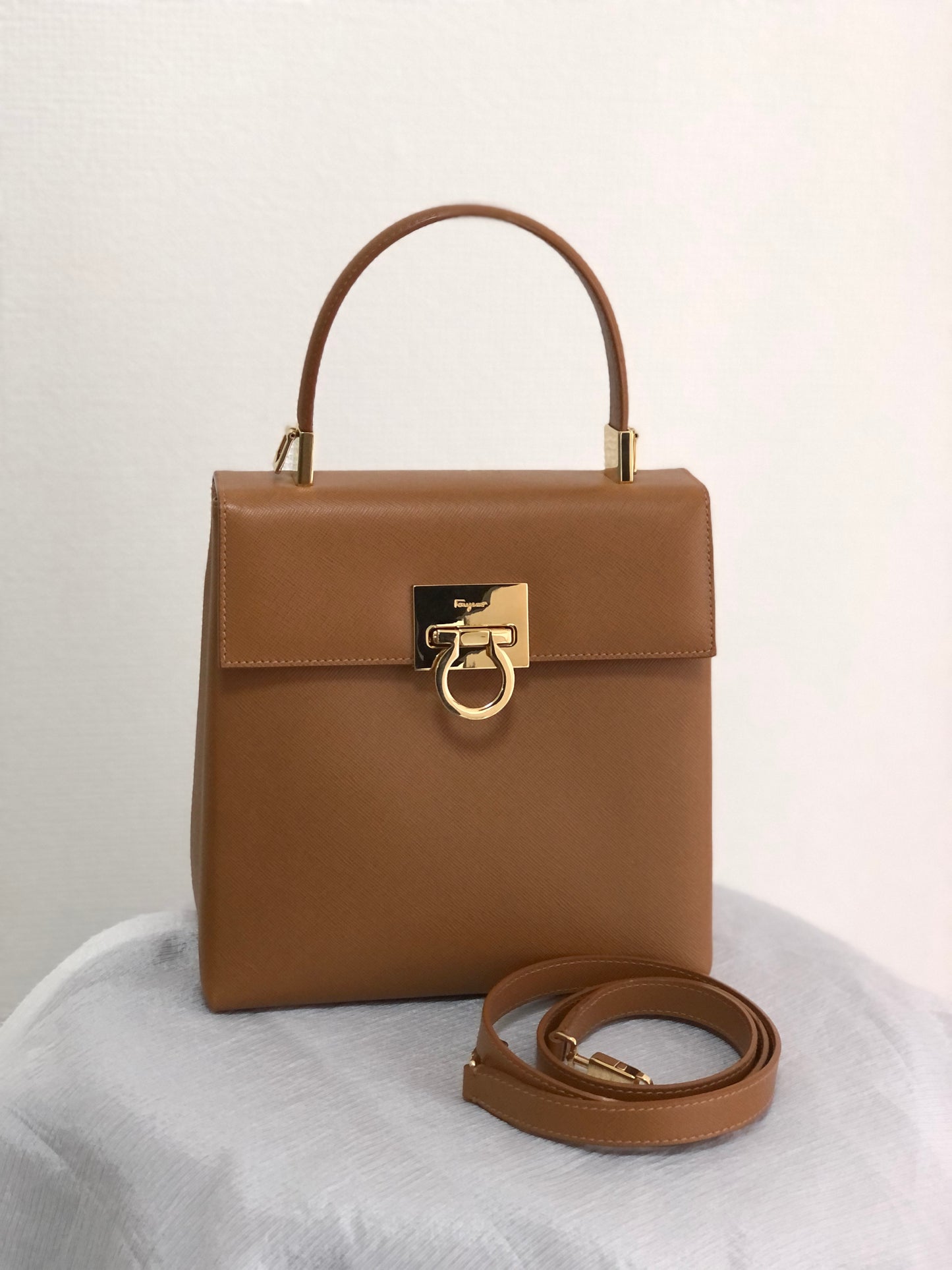 Salvatore Ferragamo Gancini  Leather Two-way Handbag Shoulder bag Light Brown Vintage 8u32cx