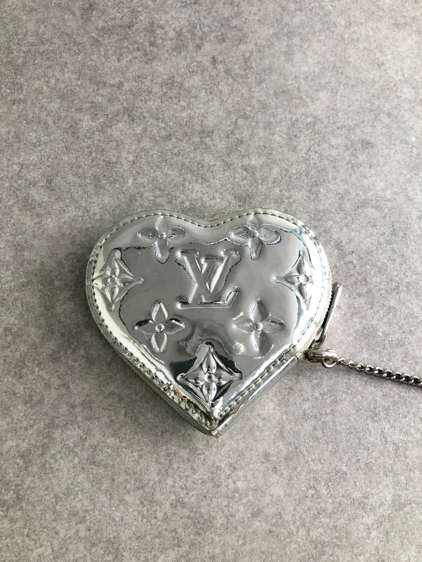 LOUIS VUITTON Heart Motif Coin Purse Silver M93566 Vintage cnid4w
