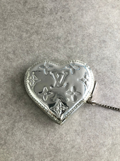 LOUIS VUITTON Heart Motif Coin Purse Silver M93566 Vintage cnid4w