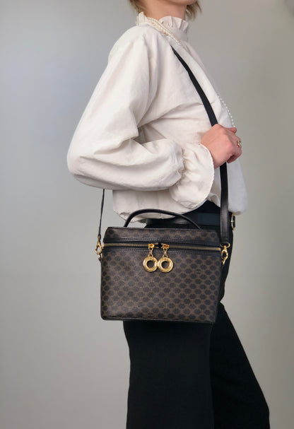 CELINE Macadam Circle Charm Two-way Handbag Shoulder bag Black Vintage cx8yk3