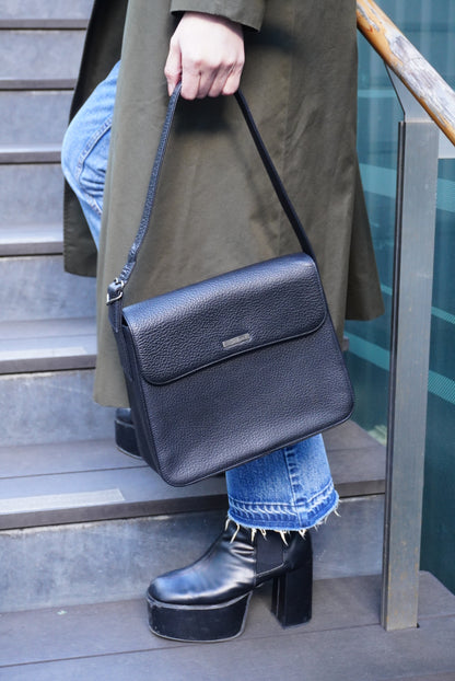 Yves Saint Laurent Logo Shoulder bag Black Vintage vgm3f4