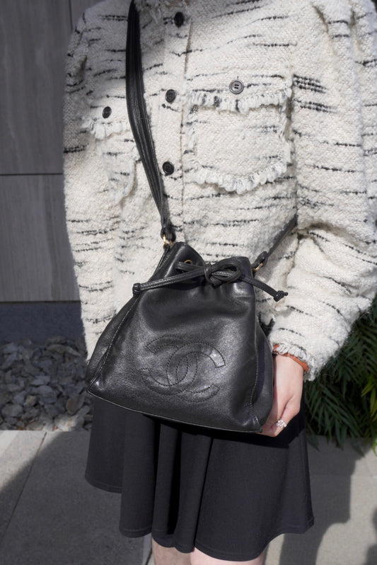 CHANEL Coco Mark Drawstring Shoulder bag Black Vintage ymaz3i
