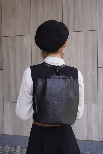 FENDI Logo Embossed Shoulder bag Black Vintage 76k8ej