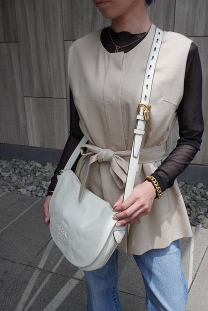 LOEWE Logo Embossed Shoulder bag White Vintage zpjrde