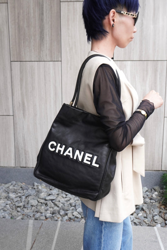 CHANEL Logo Totebag Black Vintage 3raaj5