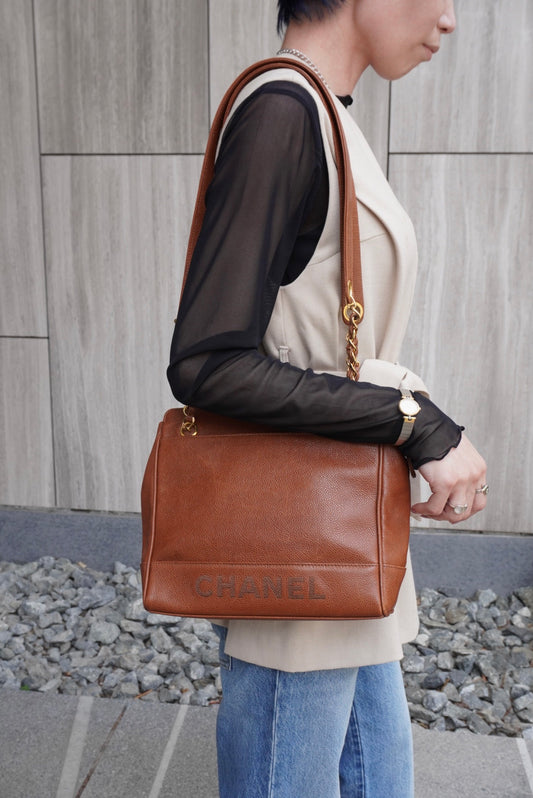 CHANEL Logo Shoulder bag Brown Vintage xufczz