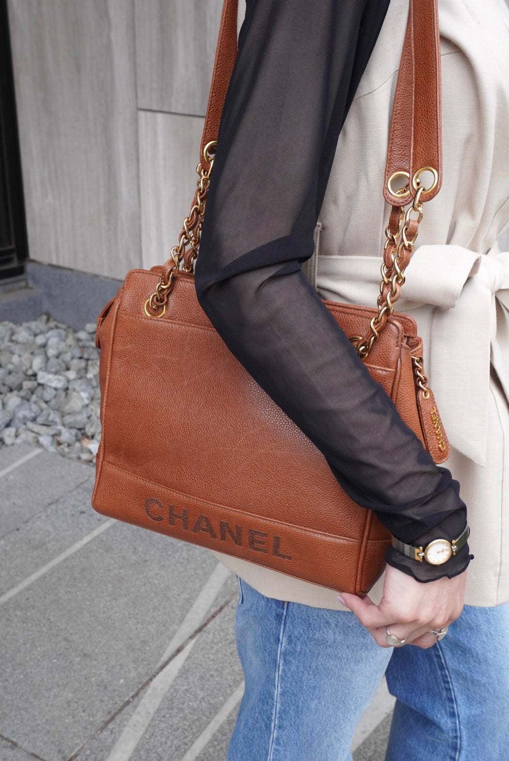 CHANEL Logo Shoulder bag Brown Vintage xufczz