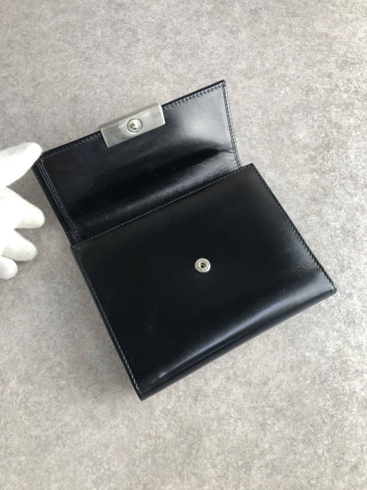PRADA Logo Folded Wallet Black Vintage j6jr5n