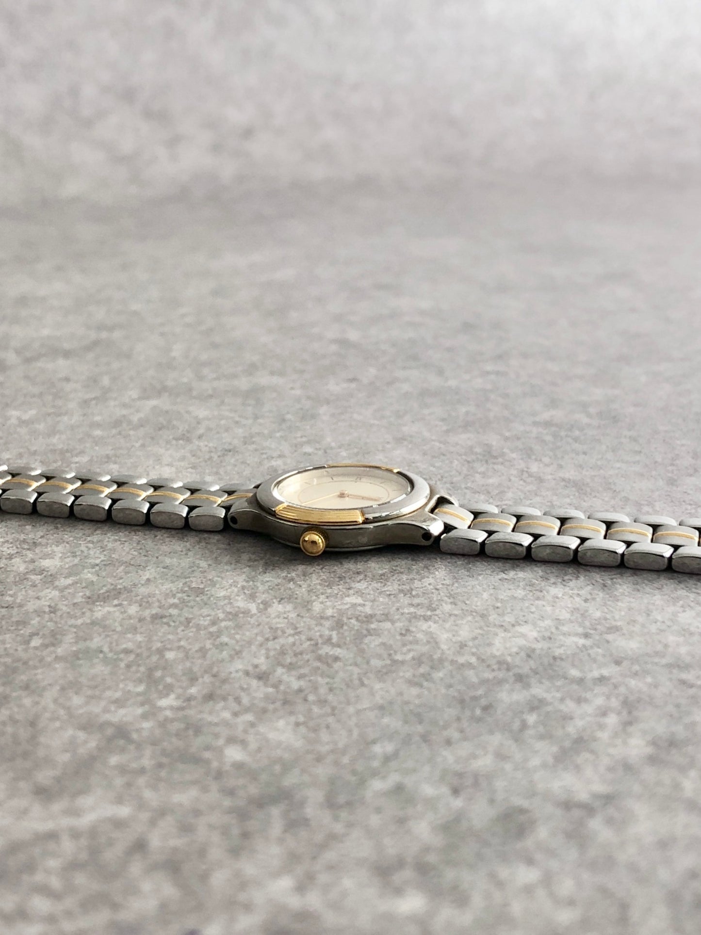 Yves Saint Laurent YSL Logo Quartz Watch Silver 5420-F44557 Vintage gp374e