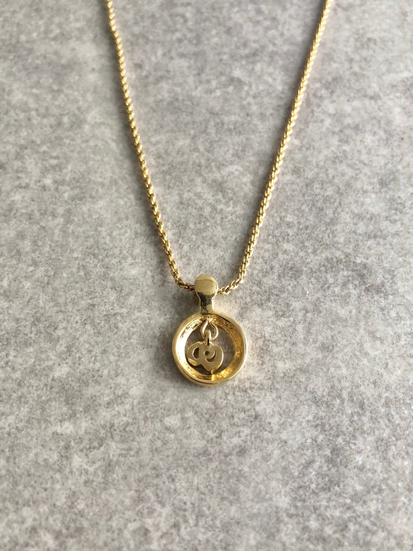 Christian Dior CD Logo Necklace Gold Vintage vhi2zs