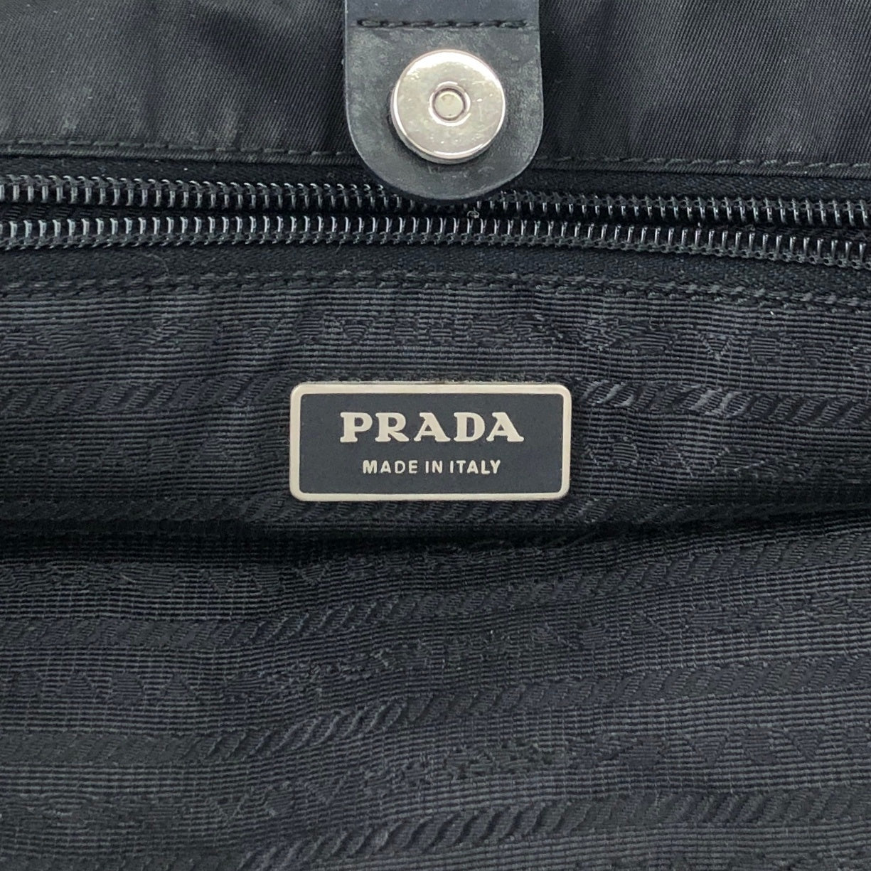 PRADA TESSUTO CATENA 中古正規品 Prada Black Tessuto Nylon Chain Tote Bag | Yoogi's Closet