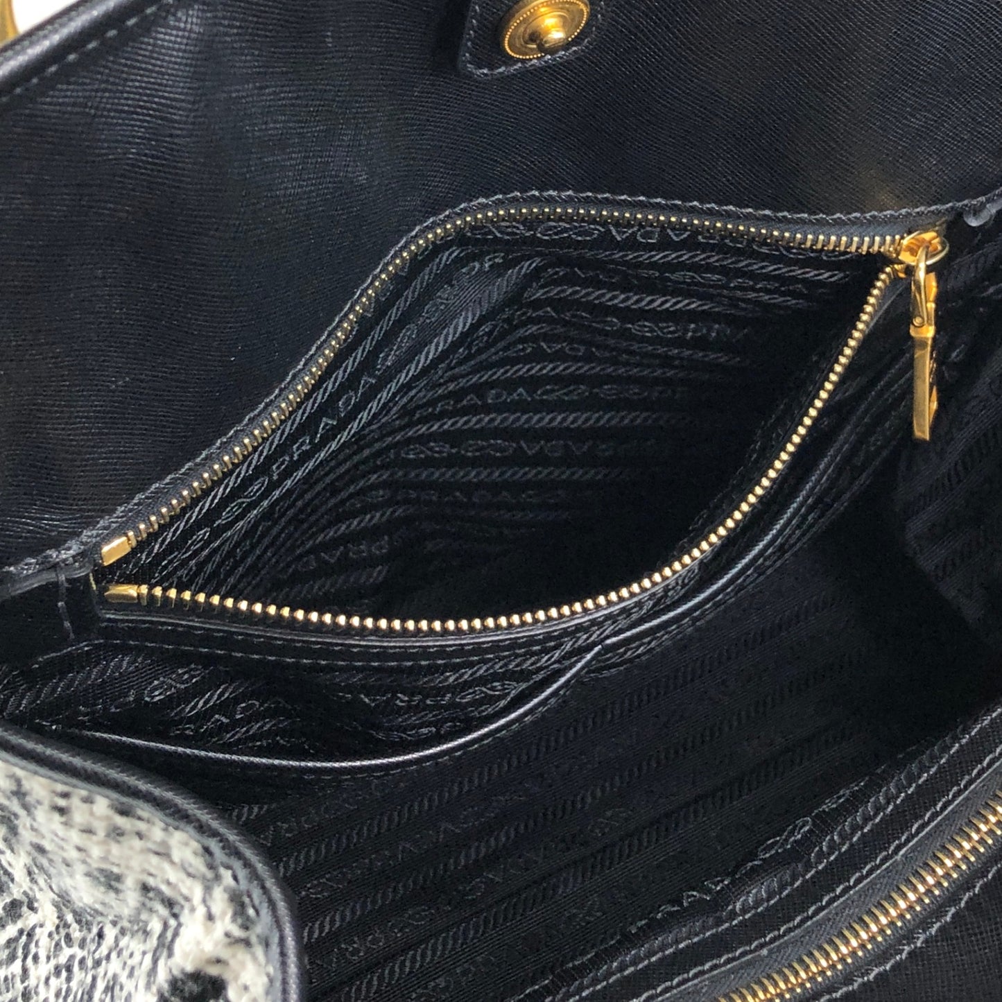 PRADA Triangle Logo Handbag White×Black Vintage xpzwfz