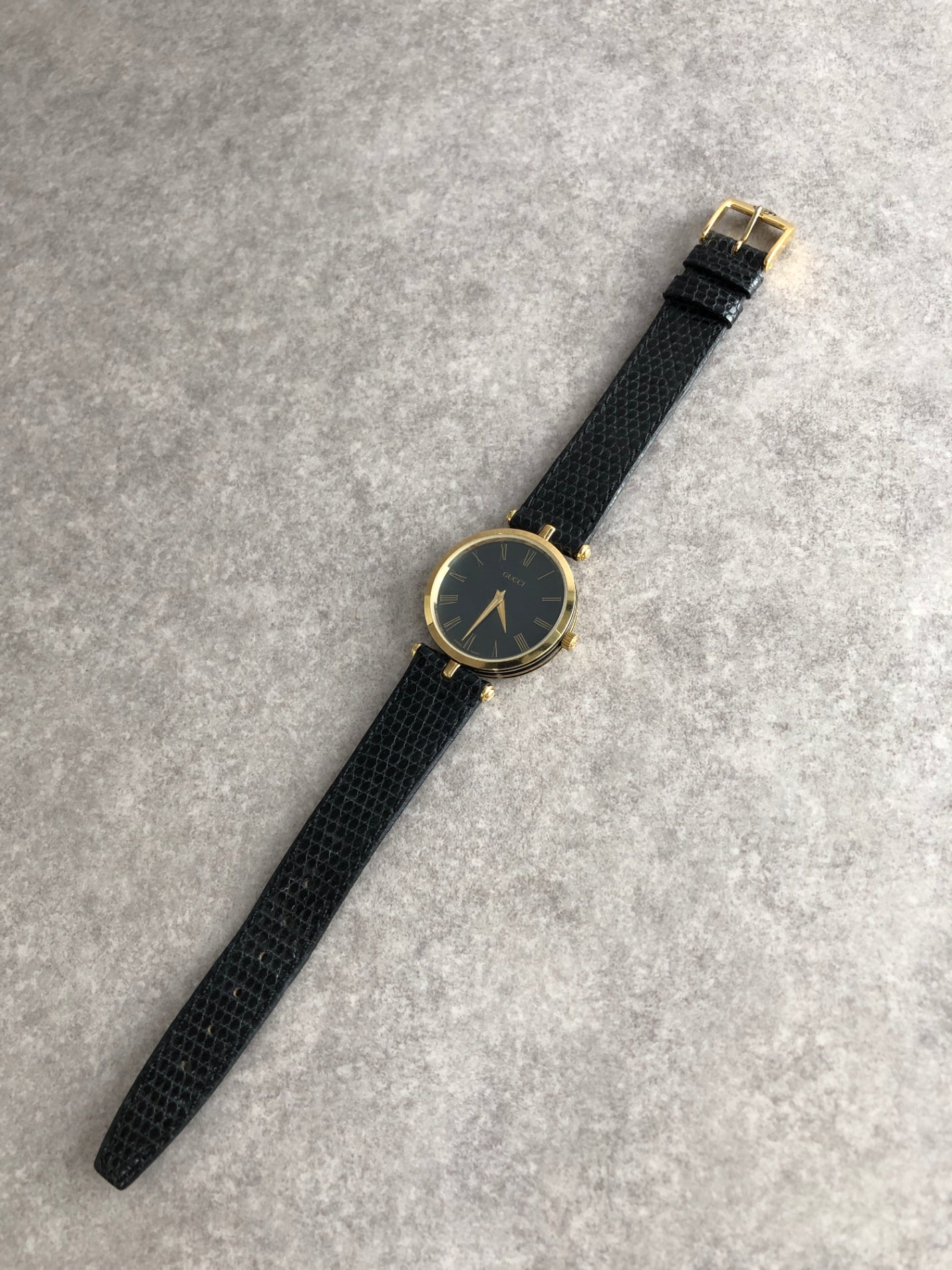 GUCCI Logo Watch Gold×Black Vintage 5nk33w