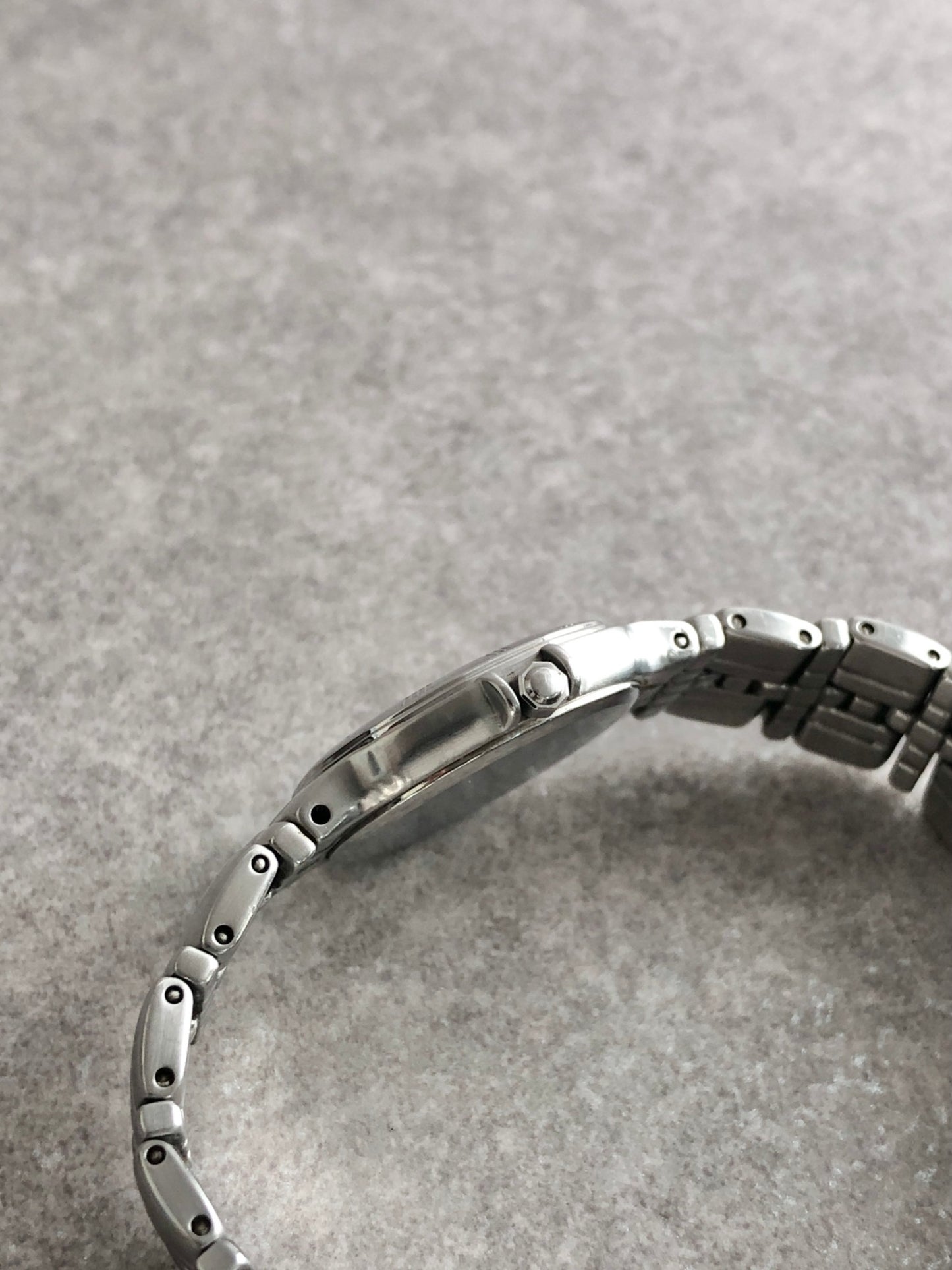 Yves Saint Laurent Logo Watch Silver 9613-H22714 Vintage pjgsae