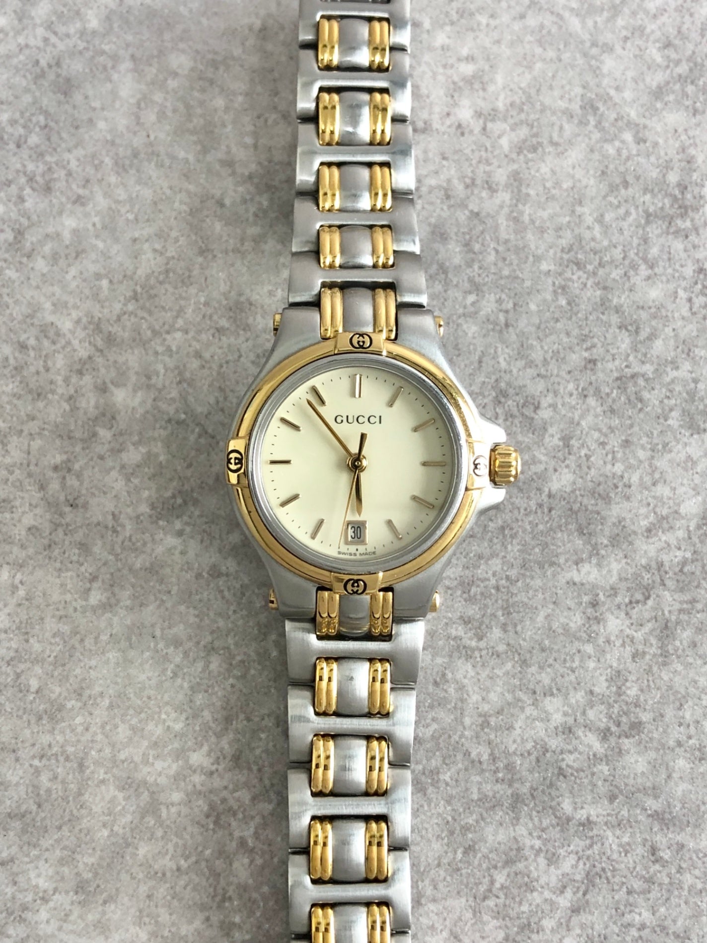 GUCCI Logo Quartz Watch Gold×Silver 9040L Vintage 7jggkd