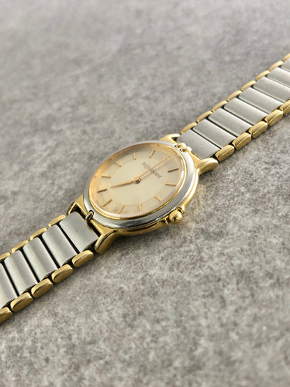Yves Saint Laurent YSL Logo Quartz Watch Silver 2200-22841 YO Vintage p5bvh6