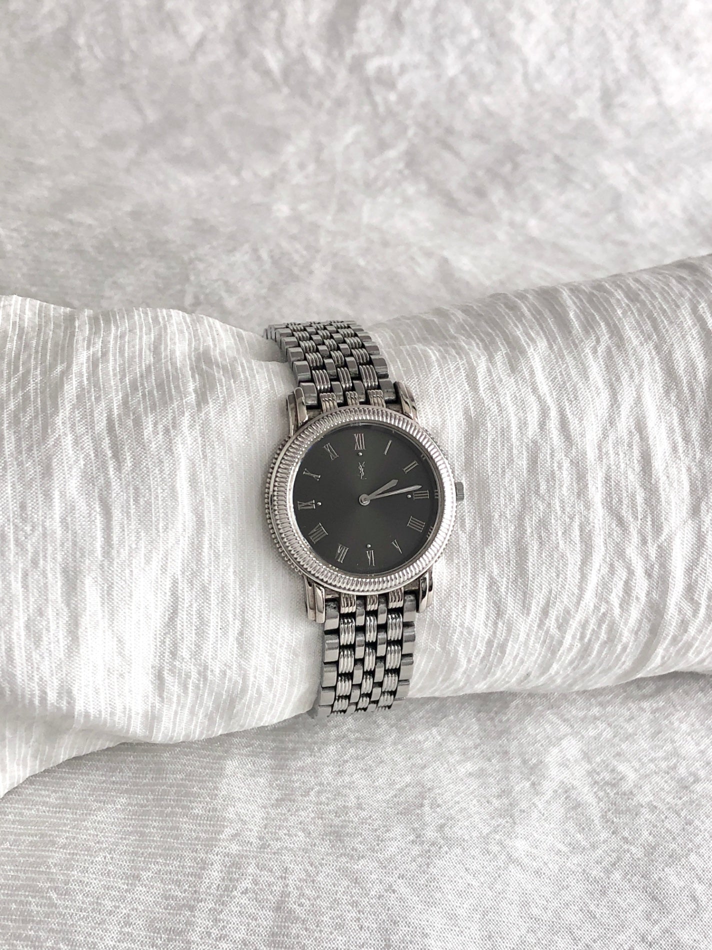 Yves Saint Laurent Logo  Quartz Watch Silver 5421-F46452 Vintage rij653