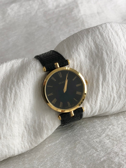 GUCCI Logo Watch Black×Gold Vintage 8bm2vw