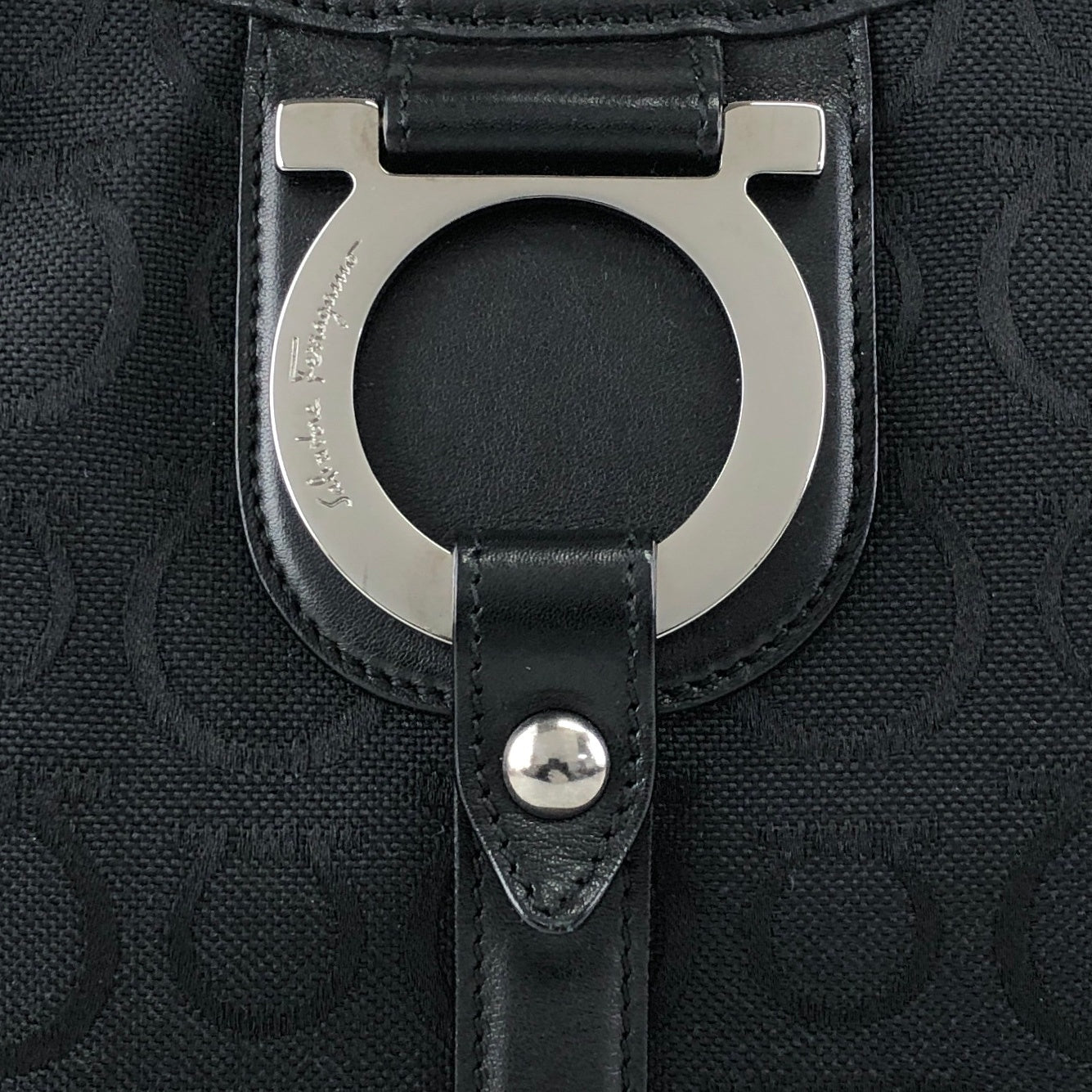 Salvatore Ferragamo Gancini Shoulder bag Black Vintage fxsbuf