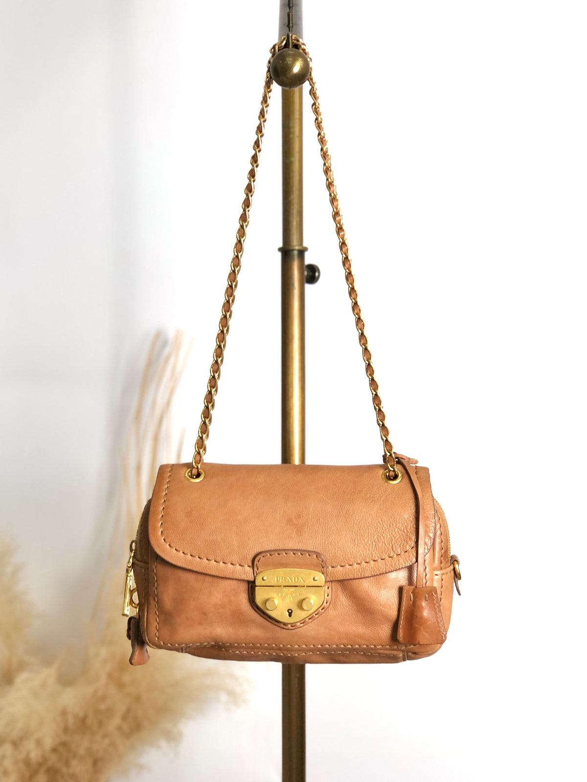 PRADA Logo Front Buckle Chain Shoulder bag Brown Vintage gkm4zp