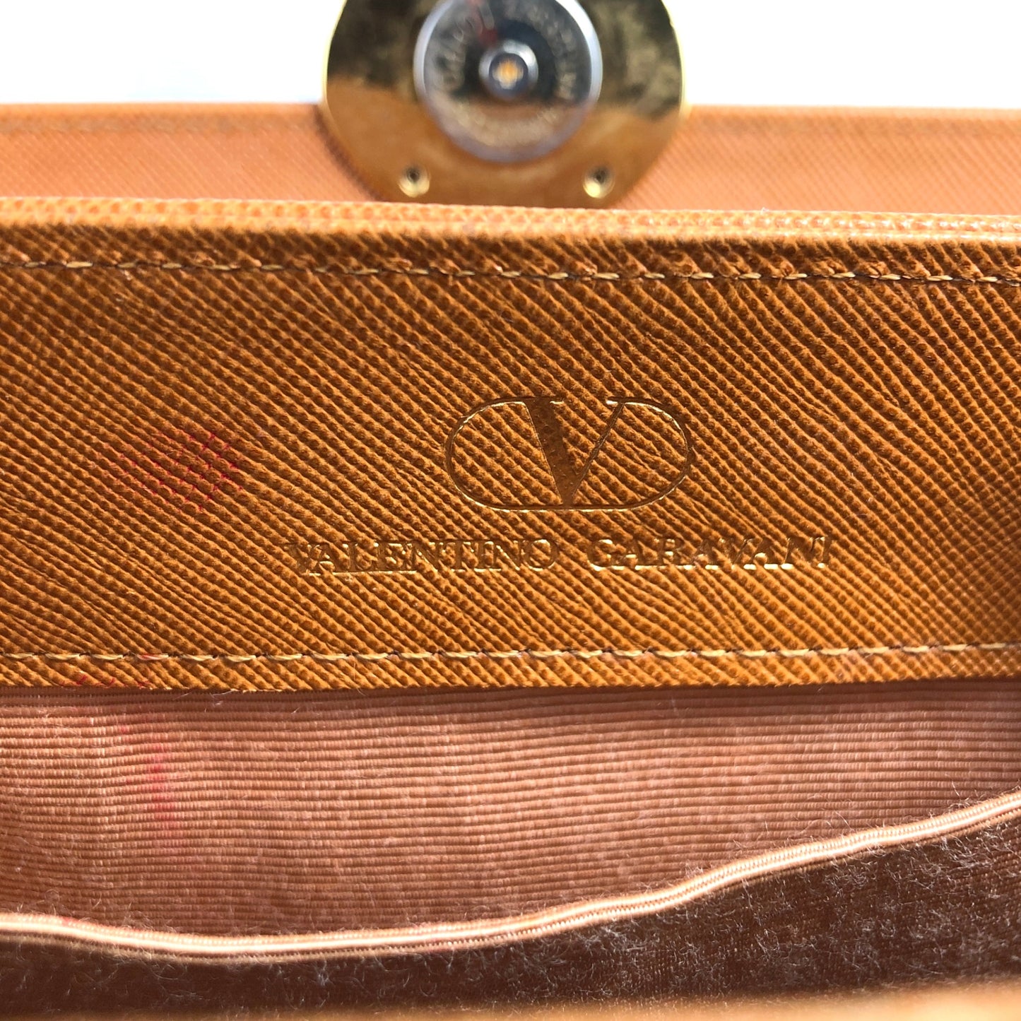 VALENTINO GARAVAN Medal Motif  Handbag Camel Vintage yg5ysc