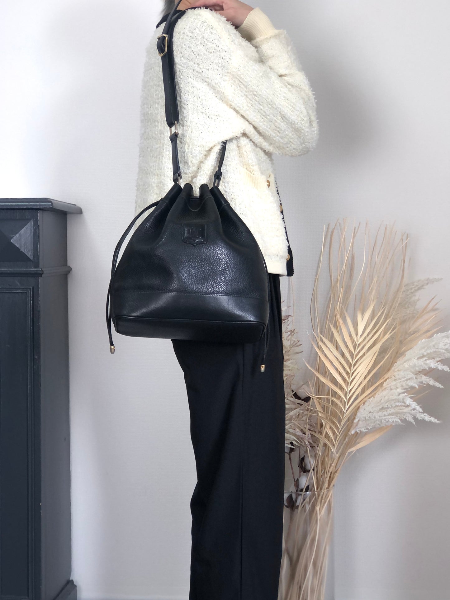 CELINE Blason Drawstring Shoulder bag Black Vintage rzrkng