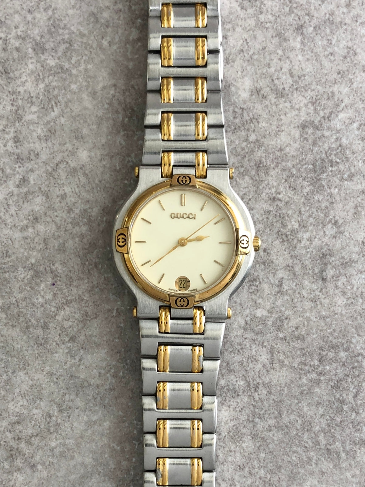 GUCCI Logo Quartz Watch Silver×Gold 9000M Vintage zgvkkw